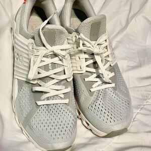 On Cloud white size 10.5 women’s